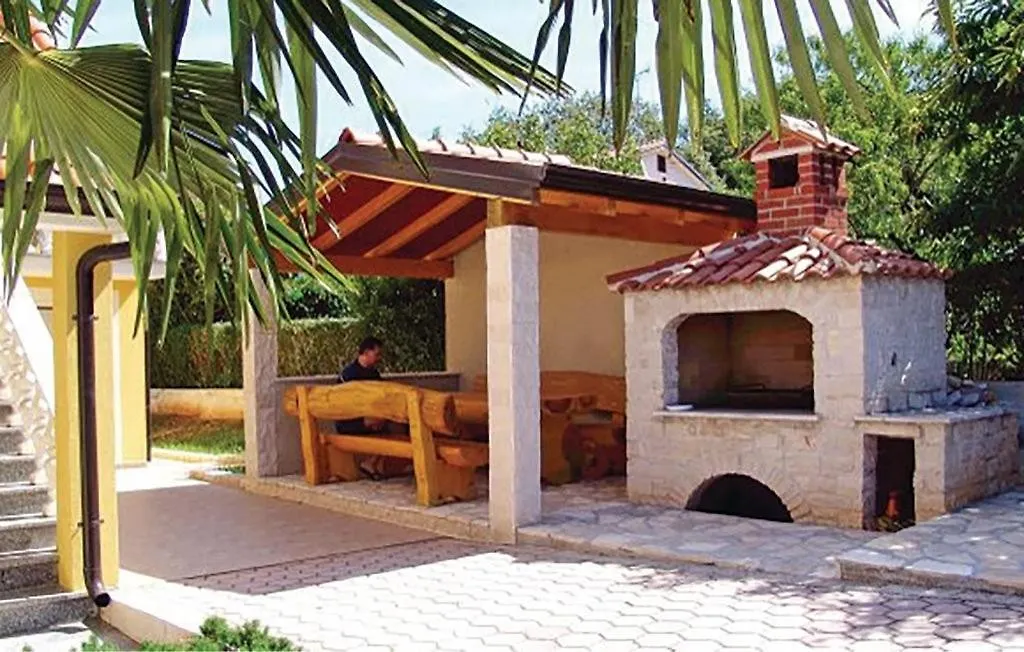 Family-Friendly Apartments With Swimming Pools Valkarin, Porec - 24238 0*,