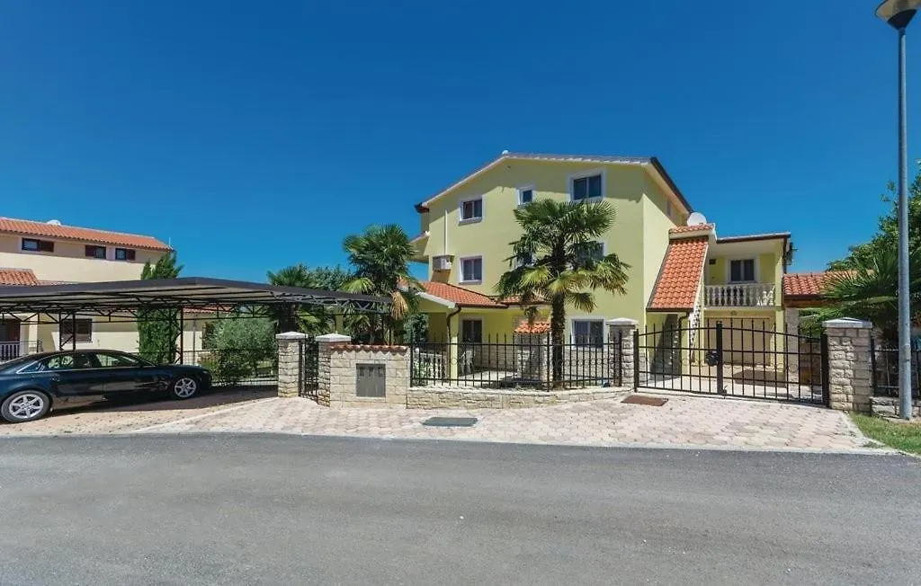 Family-Friendly Apartments With Swimming Pools Valkarin, Porec - 24238
