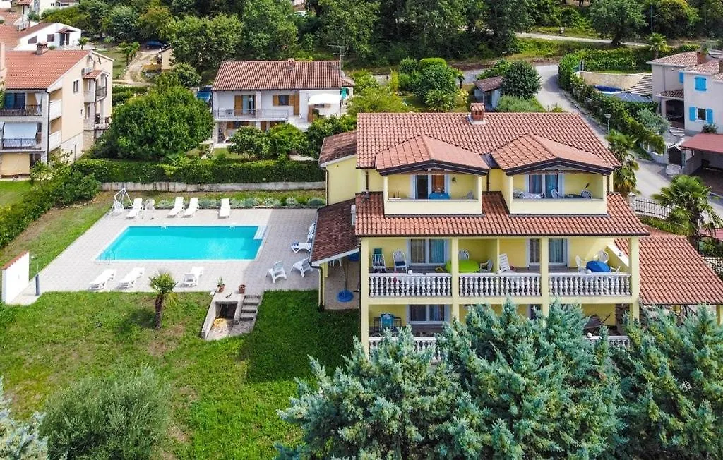 Family-Friendly Apartments With Swimming Pools Valkarin, Porec - 24238 0*,  Kroatien