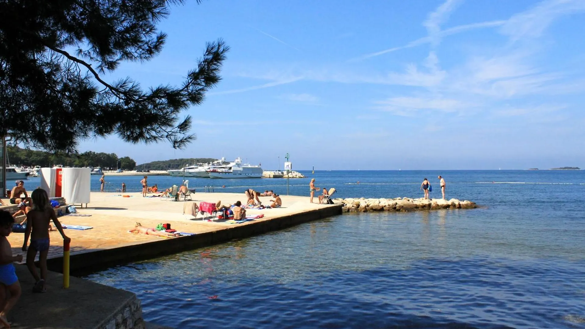 Family-Friendly Apartments With Swimming Pools Valkarin, Porec - 24238 0*,  Kroatien